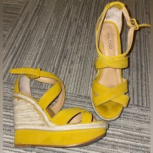 Aldo size 8 yellow wedge shoes
